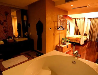 南京秦淮区养生会所的黄昏恋：当爱情遇上八十岁